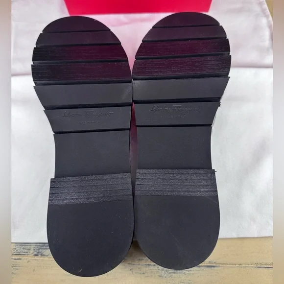 FERAGAMO Ofelia Lug Black Leather Loafers - Picture 5 of 14